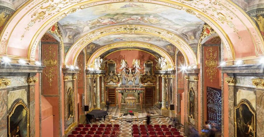 Prague: Entry Ticket Classical Concert at the Mirror Chapel - The 7 p.m. program: piano, violin, and evening atmosphere
