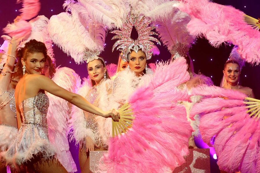 Prague: Evening Czech Cabaret Show at the Hybernia Theater - How the 150-minute length affects the evening