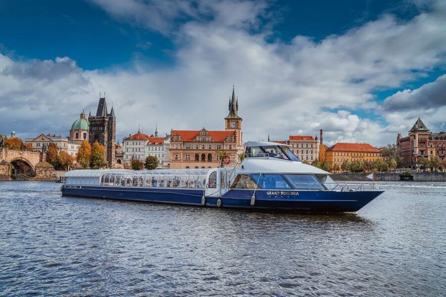 Prague: Evening Vltava River Eco Cruise with Prosecco - First views of Prague Castle from the Vltava