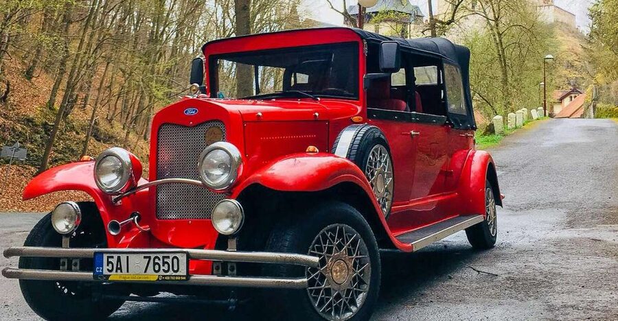 Prague: Fairytale Karlstejn Castle in Retro-Style Car - Why Karlštejn works so well as a Prague day trip