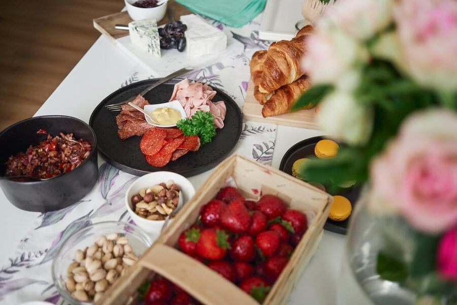 Prague: Farmers Market and Brunch Class with Celebrity Chef - Prosecco, coffee, and a long table
