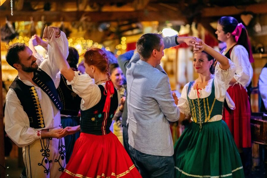 Prague: Folkloric Dinner Show with Unlimited Drinks - Key Things to Know Before You Book