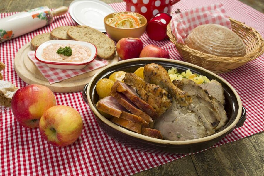 Prague: Folkloric Dinner Show with Unlimited Drinks - A Four-Course Czech Dinner Built for Comfort