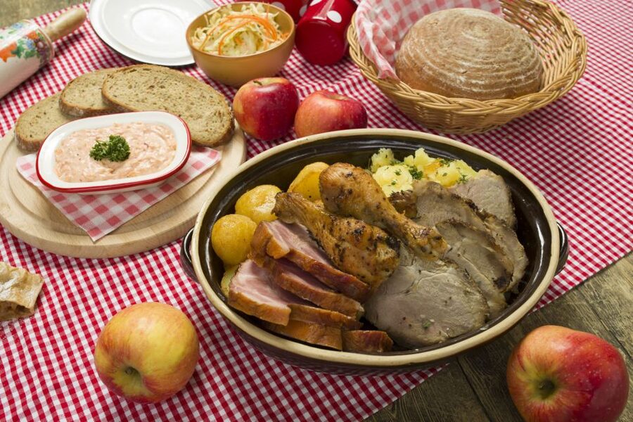 Prague: Folkloric Dinner Show with Unlimited Drinks - Is the $62 Price Good Value?