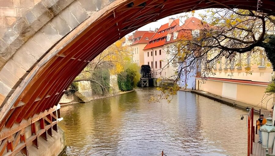 Prague: Full-Day Private Tour of Prague - 5 hours - How the guides shape the day