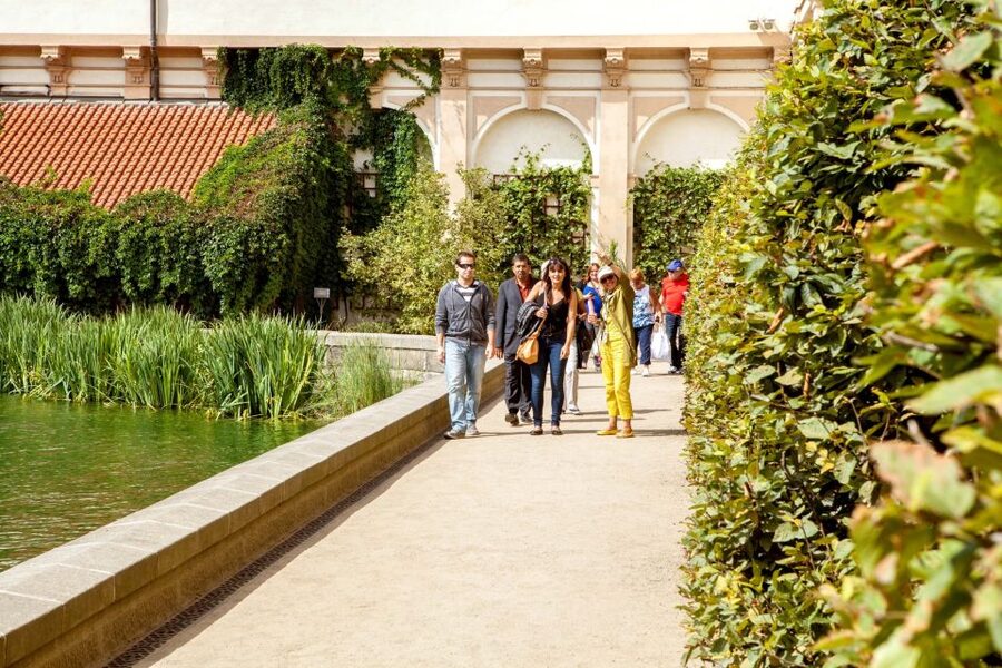 Prague: Full-Day Sightseeing Tour with Cruise and Lunch - Six things to know before booking