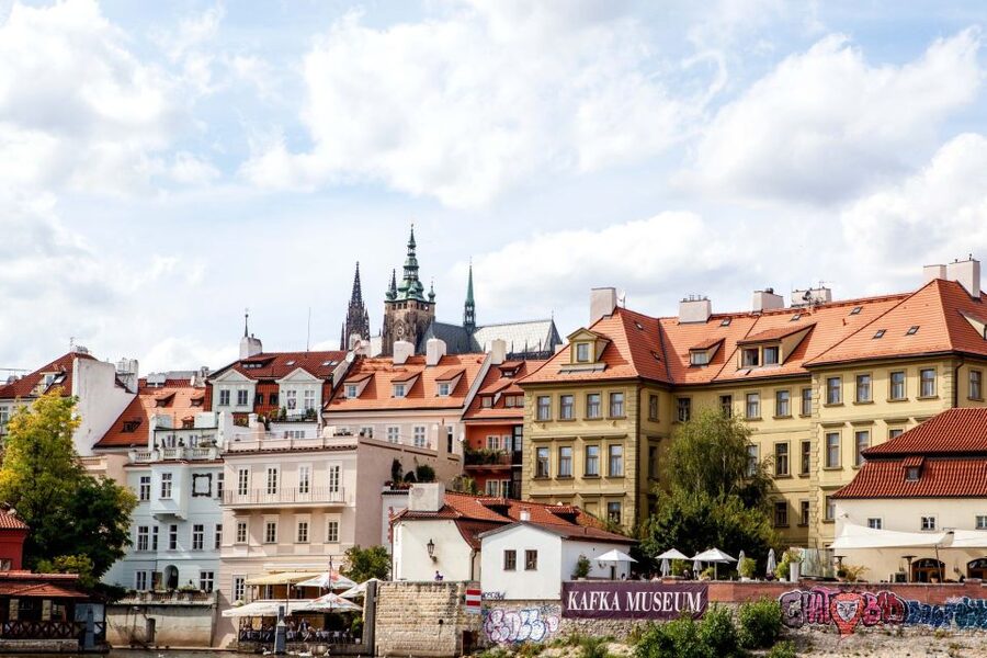 Prague: Full-Day Sightseeing Tour with Cruise and Lunch - A useful first look at Prague from New Town