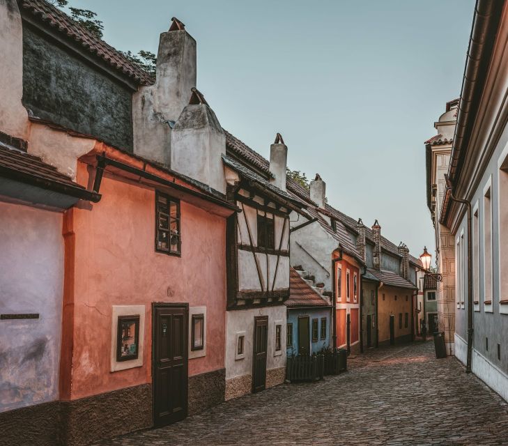 Prague: Full-Day Sightseeing Tour with Cruise and Lunch - Castle Town, palaces, and the view from Prague Castle