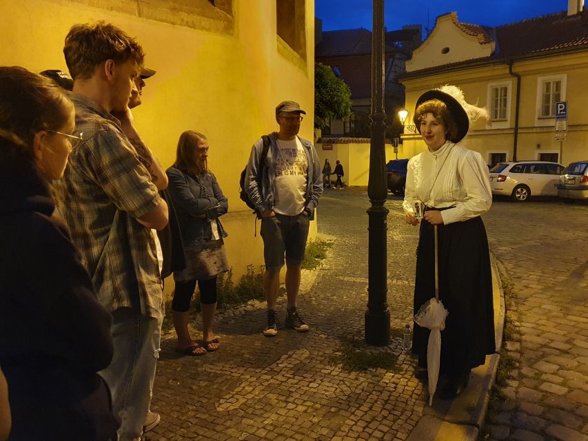 Prague: Ghost Tour - Old Jewish Cemetery: a quiet, atmospheric pause