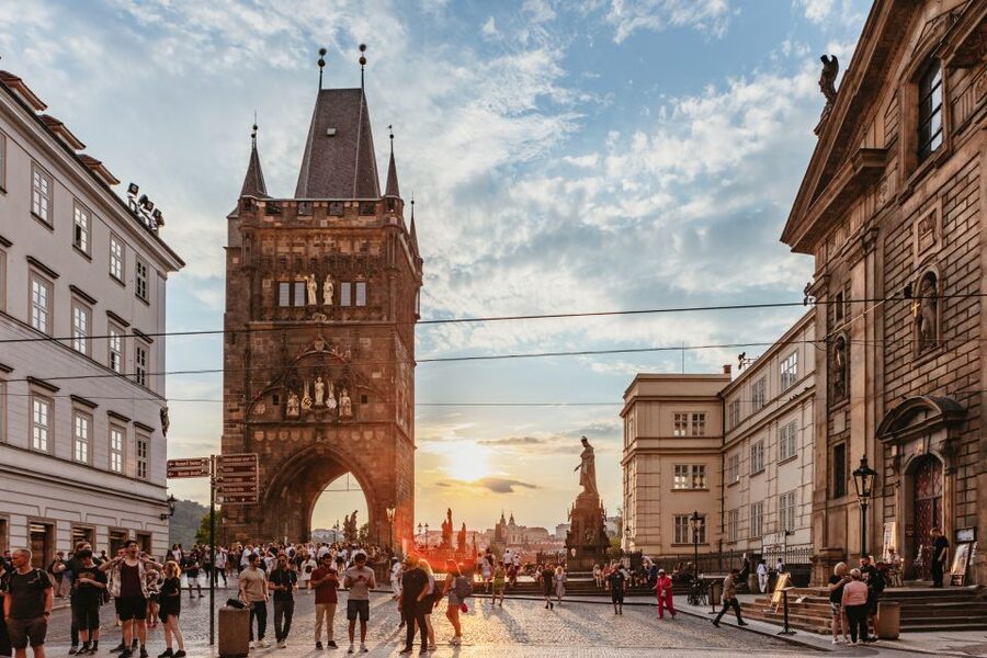 Prague: Ghost Walking Tour Where Legends Come To Life - Charles Bridge and the first change in mood