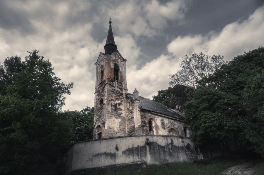 Prague: Ghost Walking Tour - How the actor guide changes the experience
