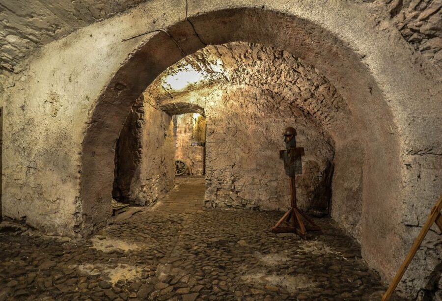 Prague: Ghosts, Legends, Medieval Underground & Dungeon Tour - Haštalské náměstí and the turn underground