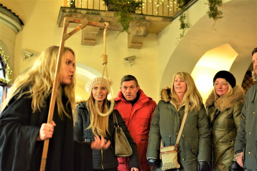 Prague: Ghosts, Legends, Medieval Underground & Dungeon Tour - Candlelight in the Dungeon