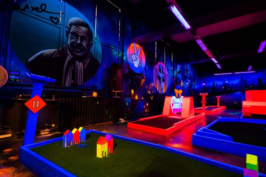 Prague: Glow Golf Mini Golf Game by UV Light - What Happens When the Course Gets Busy