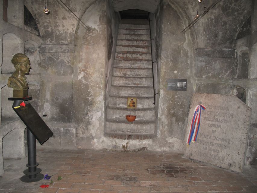 Prague: Guided Operation Anthropoid Tour with Lidice - Who should book this tour?