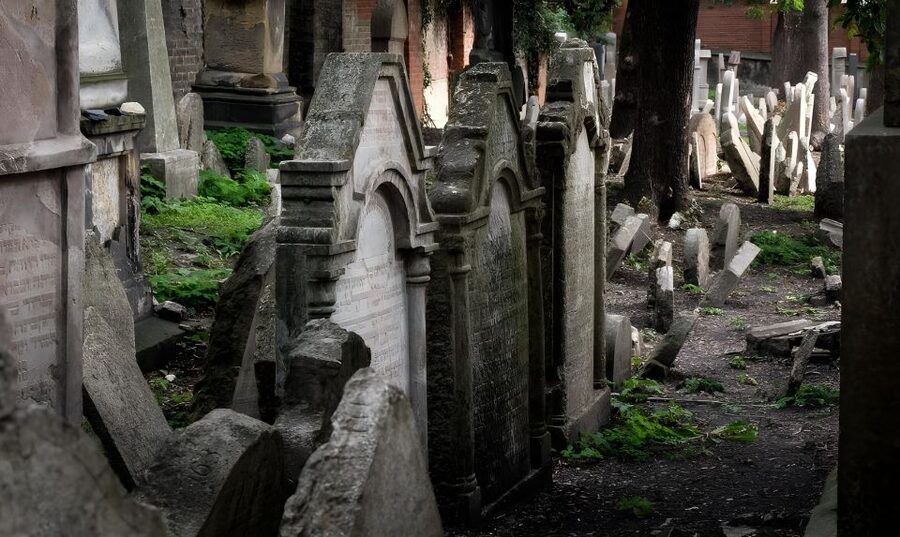 Prague: Guided Tour inside the Jewish Cemetery & Synagogues - Pinkas Synagogue and the weight of remembrance