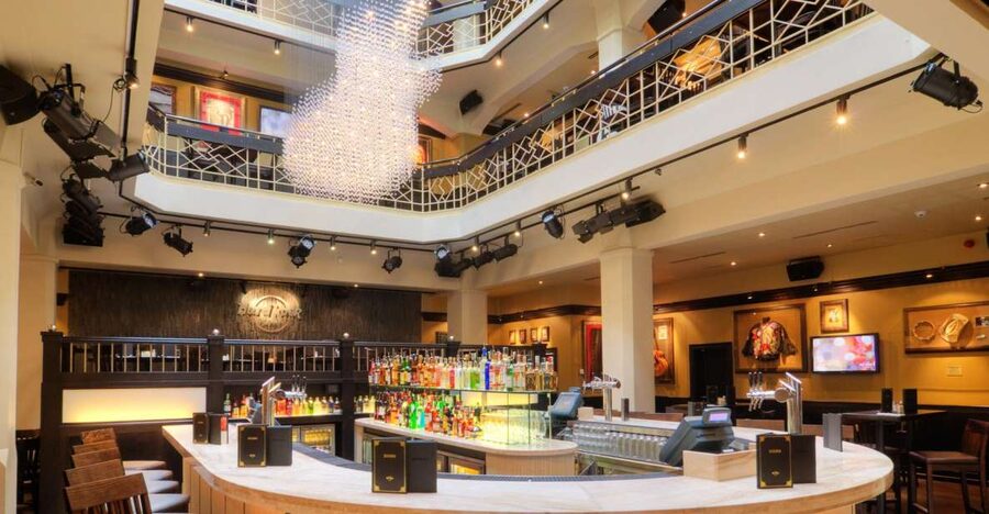 Prague: Hard Rock Cafe with Set Menu for Lunch or Dinner - Service, seating, and the 75-minute pace