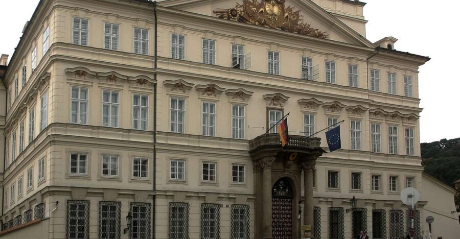 Prague: Highlights Walking Tour to the German embassy 1989 - Key points before you book
