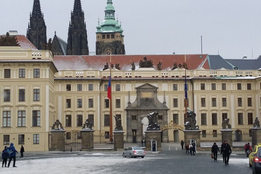 Prague: Historic City Center Bus Tour with Top Sights - How the audio commentary works