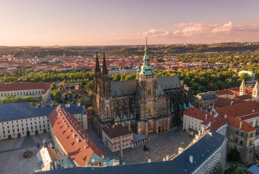 Prague Hradcany Castle, St Vitus Cathedral Tour with Tickets - Best time and best type of visitor