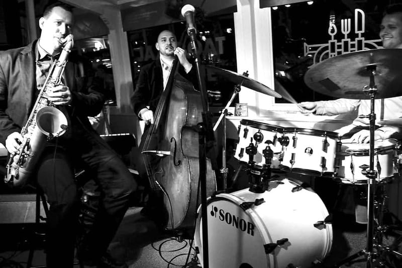 Prague: Jazz Boat Cruise with Live Concert and Optional Meal - The Vltava route: sightseeing while the music plays