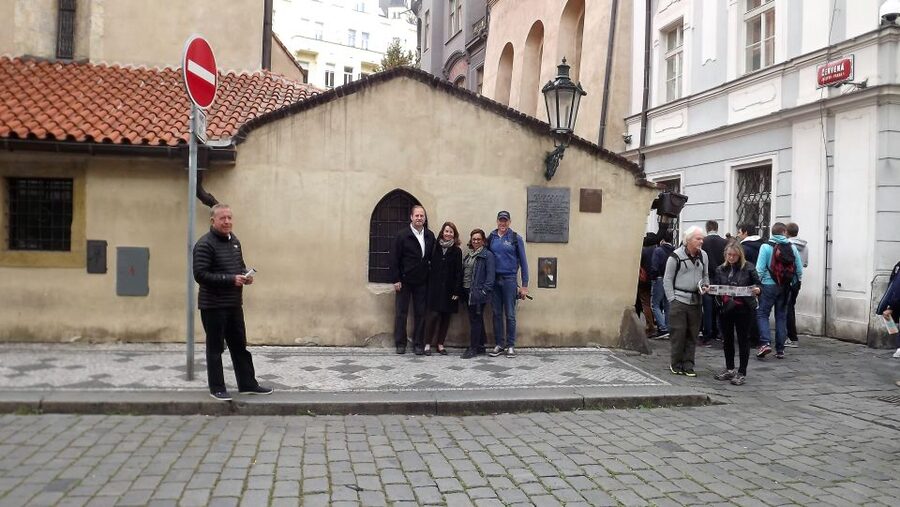 Prague Jewish Quarter Online Audio Guide - The Old Jewish Cemetery requires a slower pace