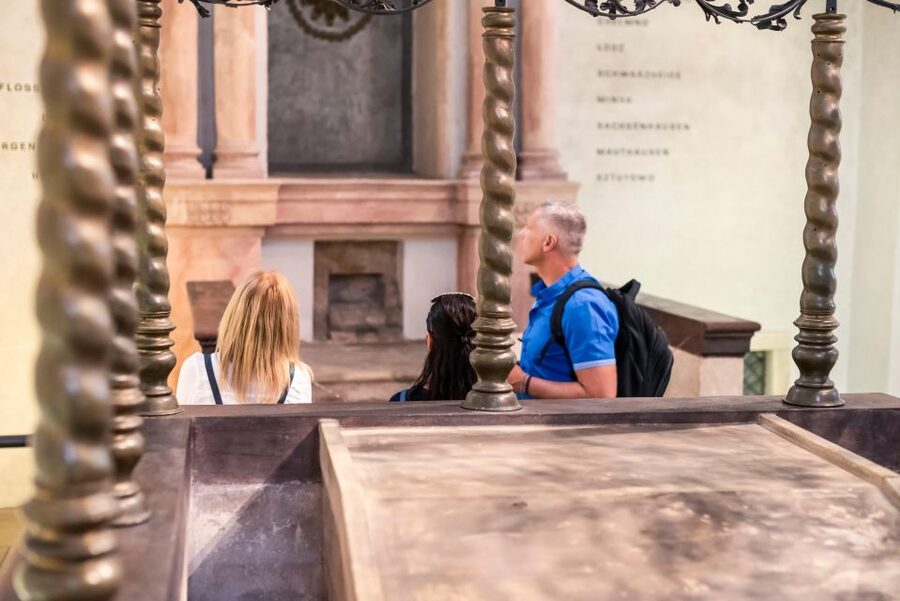 Prague Jewish Quarter Online Audio Guide - Old-New Synagogue connects the district to living tradition