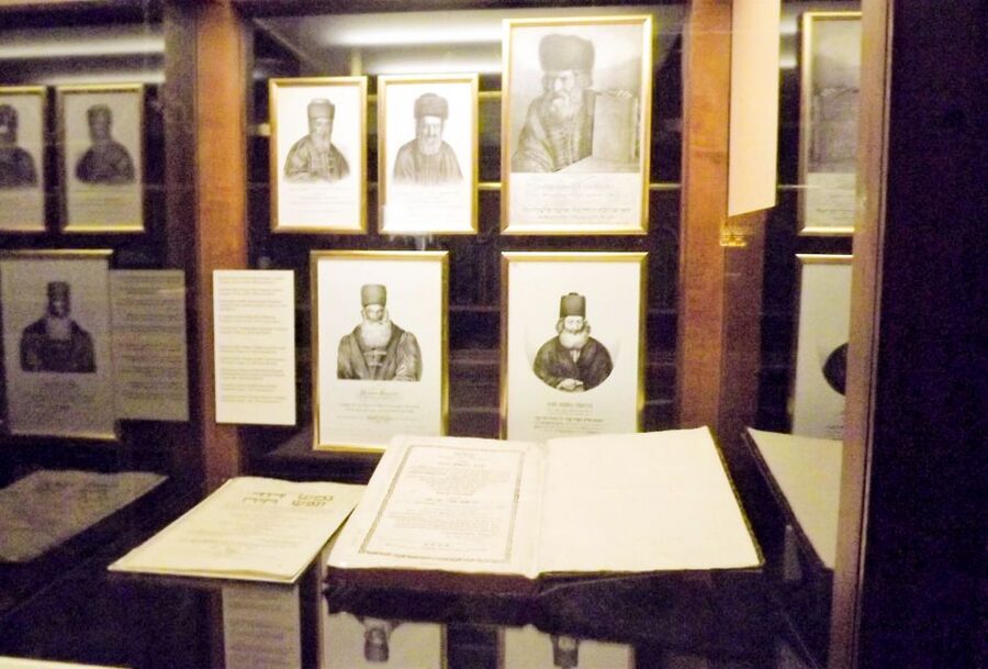 Prague: Jewish Quarter Ticket with optional Audio Guide - The Robert Guttmann Gallery adds a smaller stop