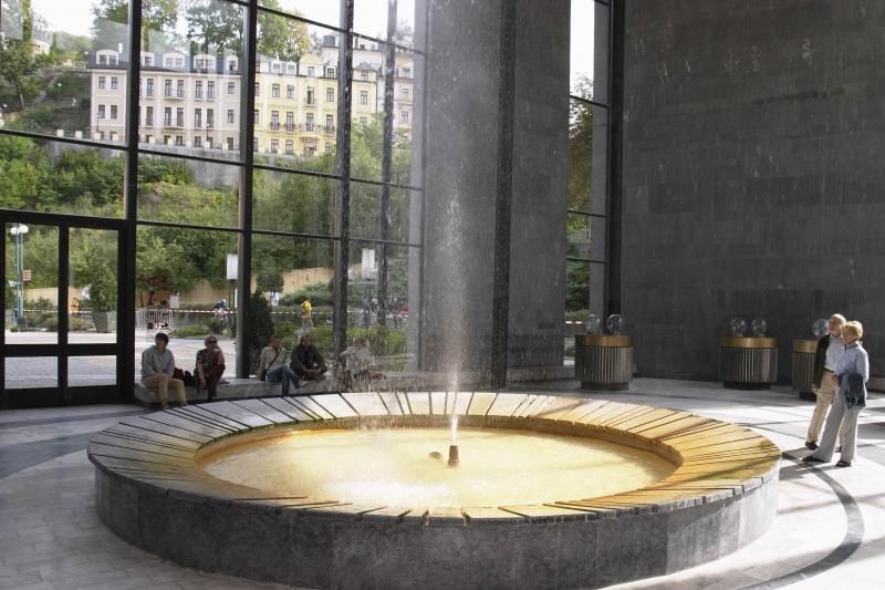 Prague: Karlovy Vary Tour with Lunch and Moser Museum Visit - Key points to know before booking