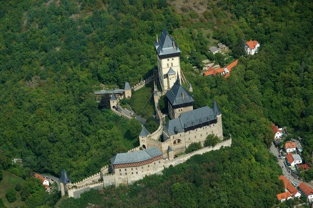 Prague: Karlštejn Castle Guided Tour with Entry Ticket - Key points to know before you book