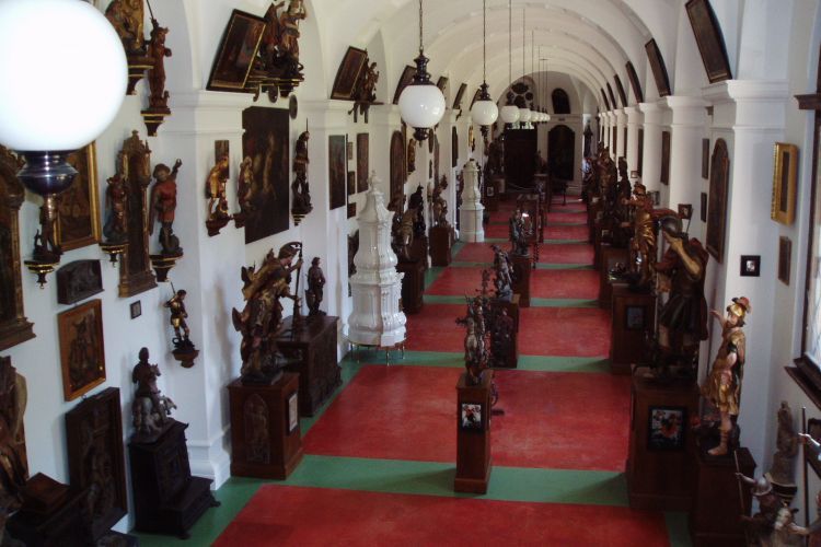 Prague: Karlštejn Castle Guided Tour with Entry Ticket - Should you book Prague’s Karlštejn Castle tour?