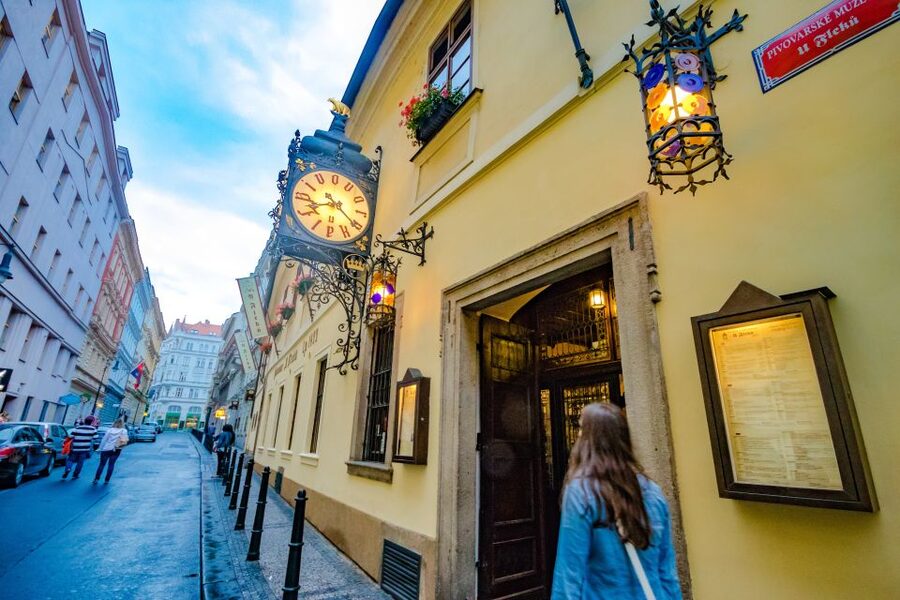 Prague: Legendary Beer Tour with Dinner - Who will enjoy this three-hour evening?
