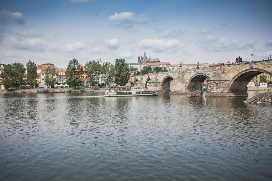 Prague: Lunch Cruise on Vltava River with open Buffet - What the 110-minute cruise is really like