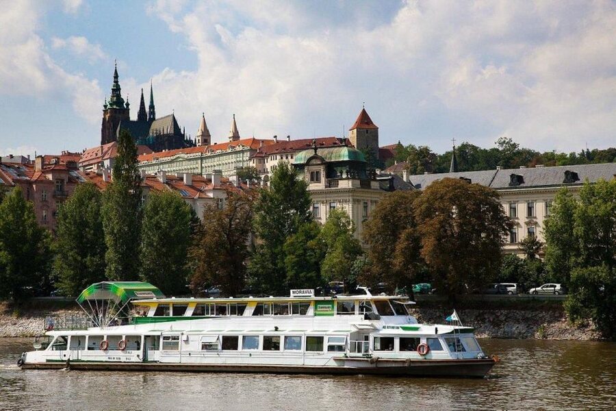 Prague: Lunch Cruise on Vltava River with open Buffet - Starting at Lodě Bevents, pier 14