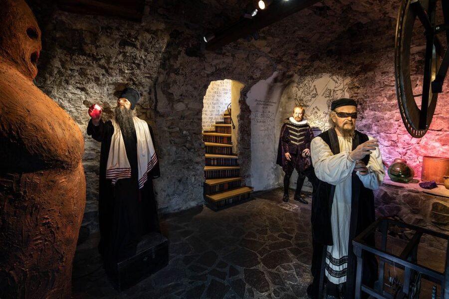 Prague: Madame Tussauds Entry Ticket - The celebrity rooms are made for photographs