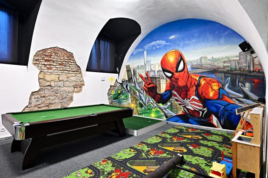 Prague: Mazemania Miniature Golf Experience - The First Nine Holes: Getting Used to the Trick
