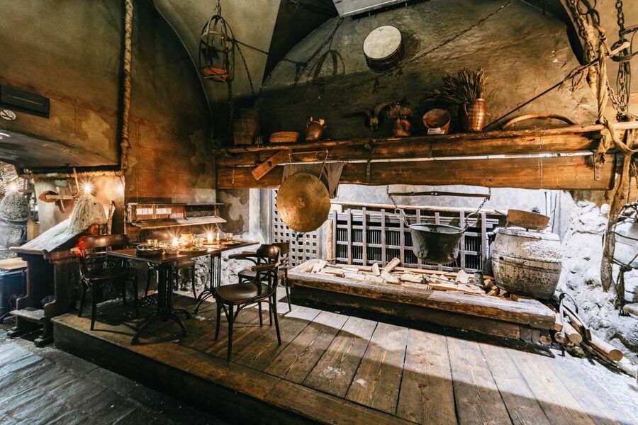 Prague: Medieval Dinner with Unlimited Drinks - The evening at a glance