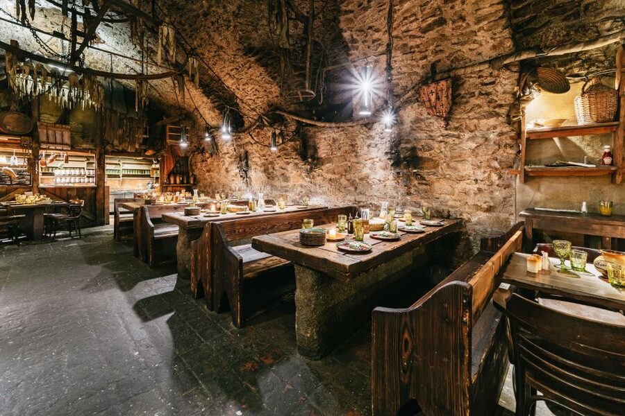 Prague: Medieval Dinner with Unlimited Drinks - The show: swords, music, and belly dancers