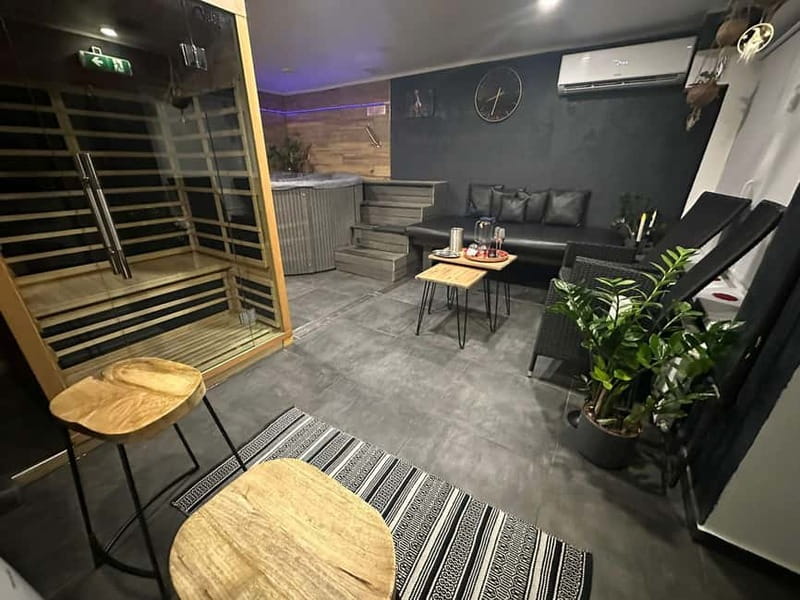 Prague: Modern Private Spa with Jacuzzi and Sauna - Key points to know before booking