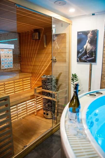 Prague: Modern Private Spa with Jacuzzi and Sauna - Cleanliness and staff are the strongest points