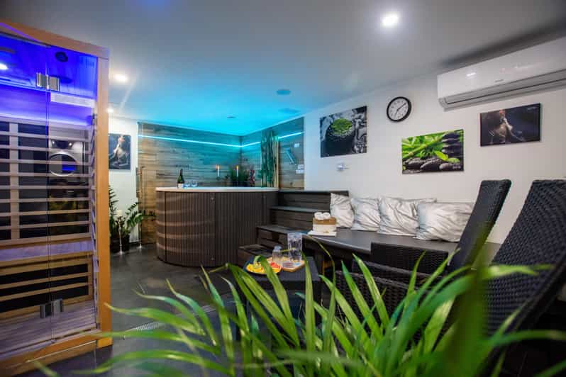 Prague: Modern Private Spa with Jacuzzi and Sauna - The clock and house rules require discipline