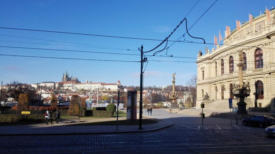 Prague: Old Town and Classical Concert Tour - What the guide quality adds