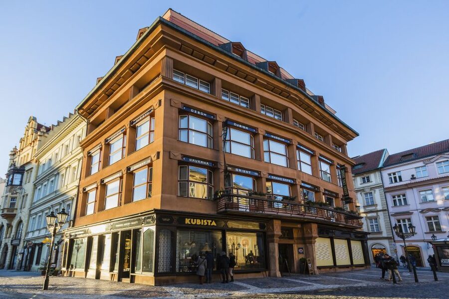 Prague: Old Town and Jewish Quarter 2-Hour Walking Tour - Starting beneath the Old Town Hall
