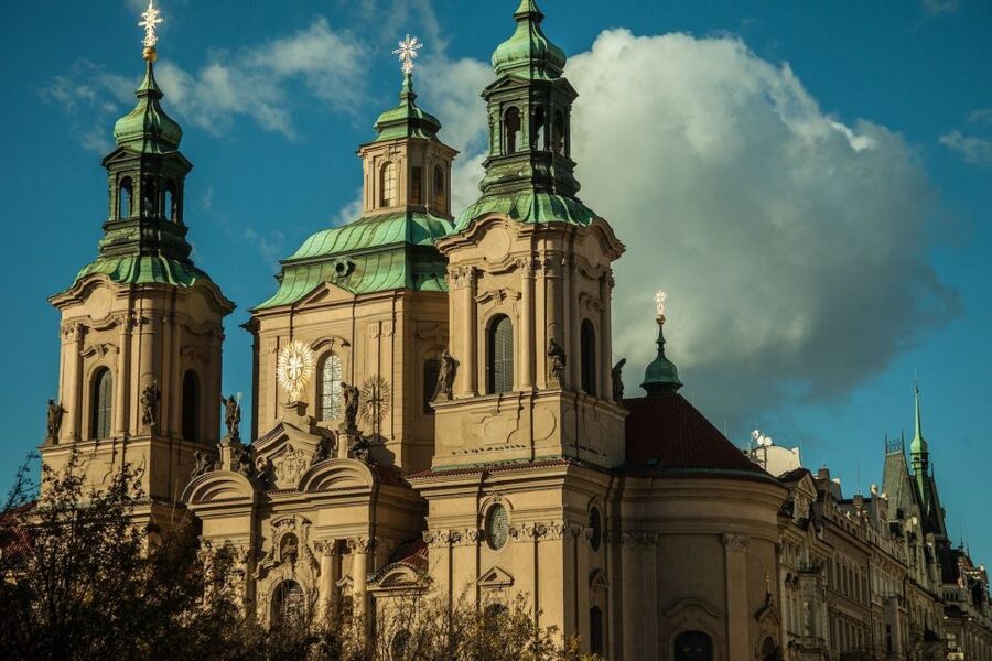 Prague: Old Town and Jewish Quarter Guided Tour in German - Key points at a glance