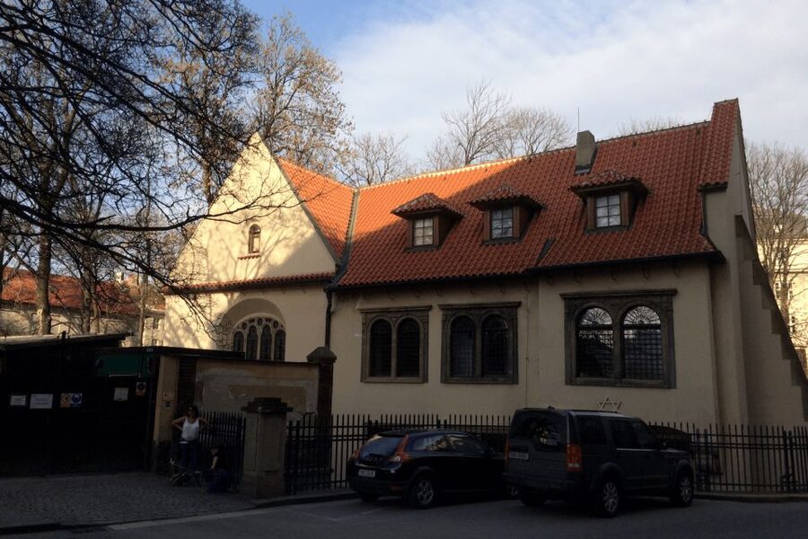 Prague: Old Town and Jewish Quarter Guided Tour in German - What the $29 price really includes