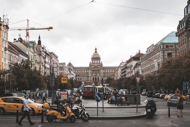 Prague: Old Town and Jewish Quarter Small-Group Tour - The Astronomical Clock makes sense at last