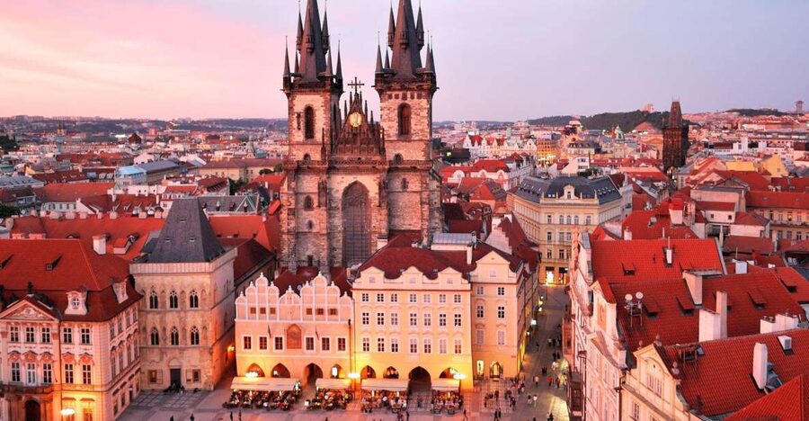 Prague: Old Town and Jewish Quarter Tour with Jewish Museum - The Astronomical Clock and Old Town Hall