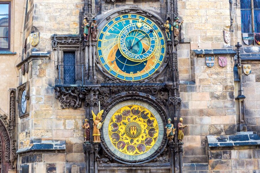Prague: Old Town and Jewish Quarter Tour with Jewish Museum - Powder Tower and Municipal House