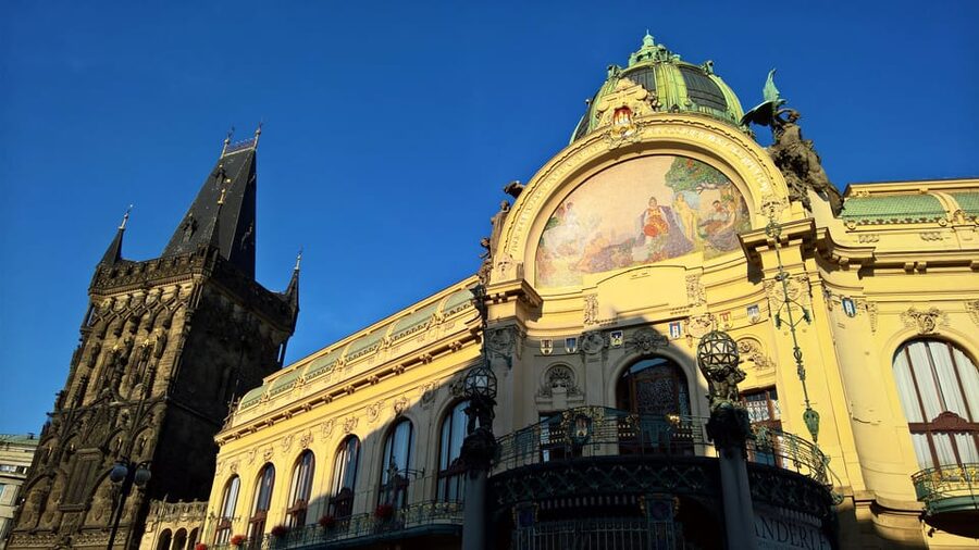 Prague: Old Town Guided Walking Tour and City Boat Ride - One hour on the Vltava River