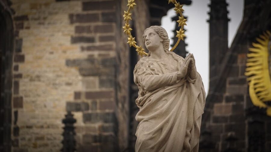 Prague: Old Town Highlights & Hidden Gems Guided Tour - Old Town’s side streets, passages, and courtyards